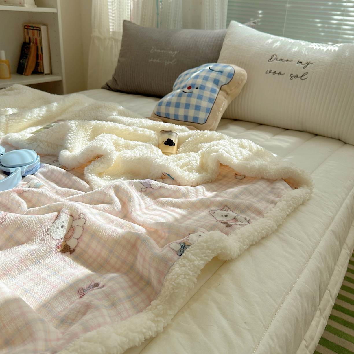 91家纺网 家纺一手货源 找家纺 萝莉家纺 2025新款小清新多功能牛奶绒羊羔绒毛毯毯子午睡毯 萌宠小屋