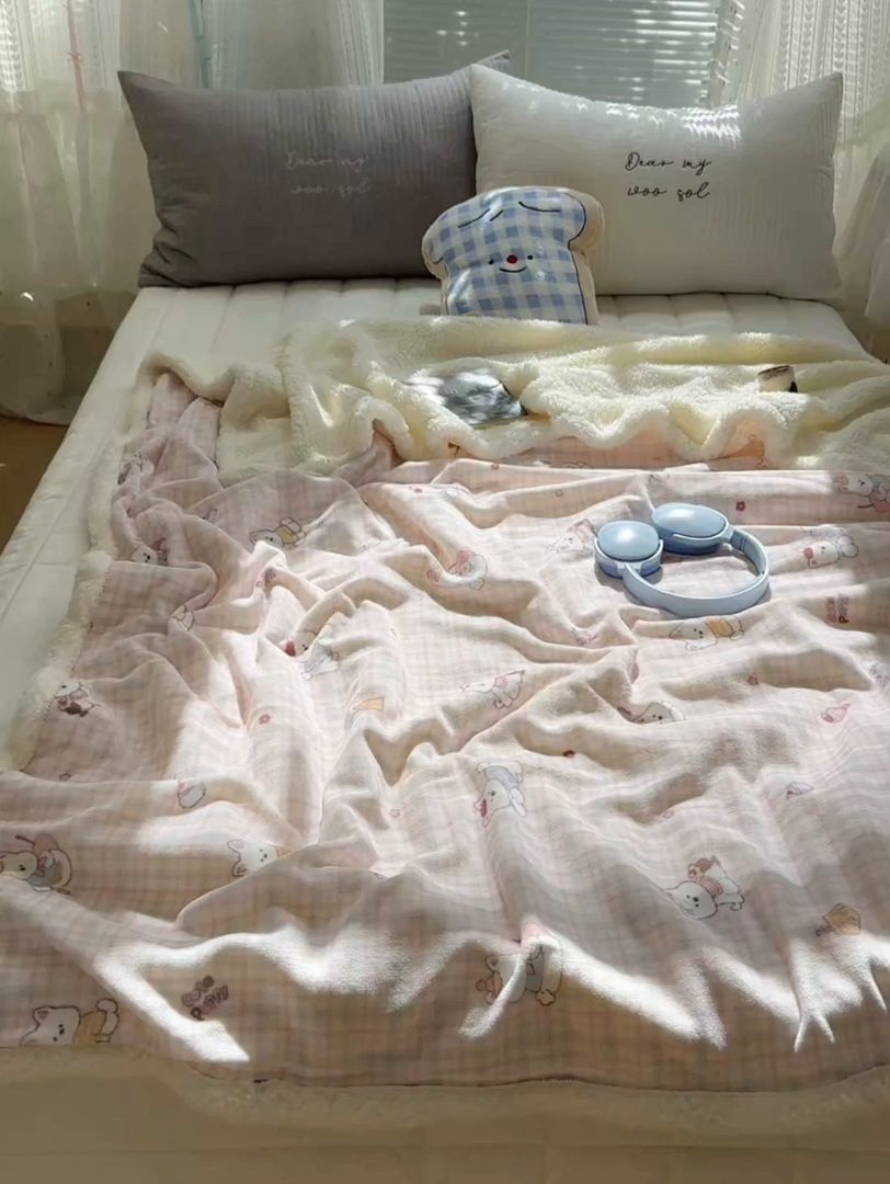 91家纺网 家纺一手货源 找家纺 萝莉家纺 2025新款小清新多功能牛奶绒羊羔绒毛毯毯子午睡毯 萌宠小屋