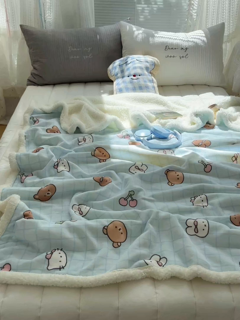 91家纺网 家纺一手货源 找家纺 萝莉家纺 2025新款小清新多功能牛奶绒羊羔绒毛毯毯子午睡毯 萌仔派对