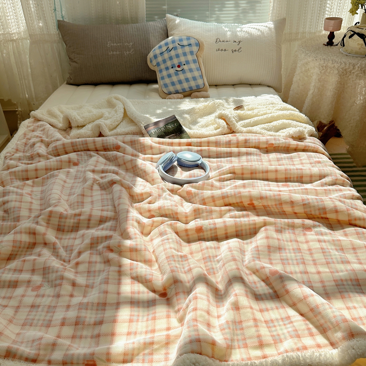 91家纺网 家纺一手货源 找家纺 萝莉家纺 2025新款小清新多功能牛奶绒羊羔绒毛毯毯子午睡毯 茉本玉