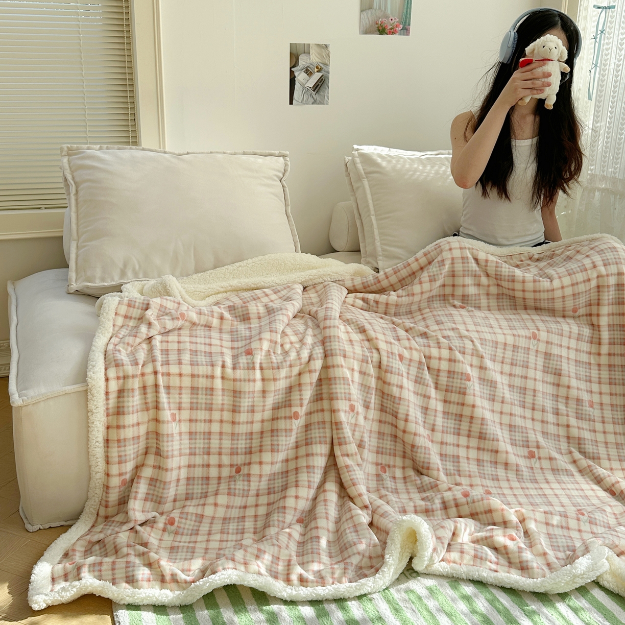 91家纺网 家纺一手货源 找家纺 萝莉家纺 2025新款小清新多功能牛奶绒羊羔绒毛毯毯子午睡毯 茉本玉