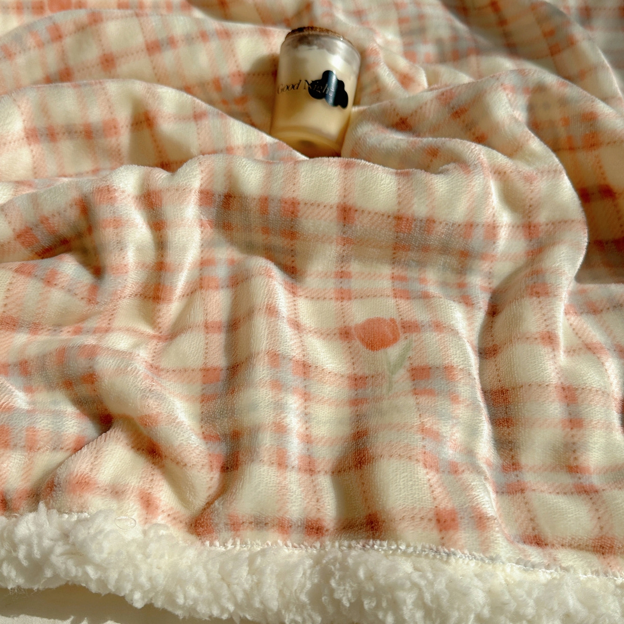 91家纺网 家纺一手货源 找家纺 萝莉家纺 2025新款小清新多功能牛奶绒羊羔绒毛毯毯子午睡毯 茉本玉