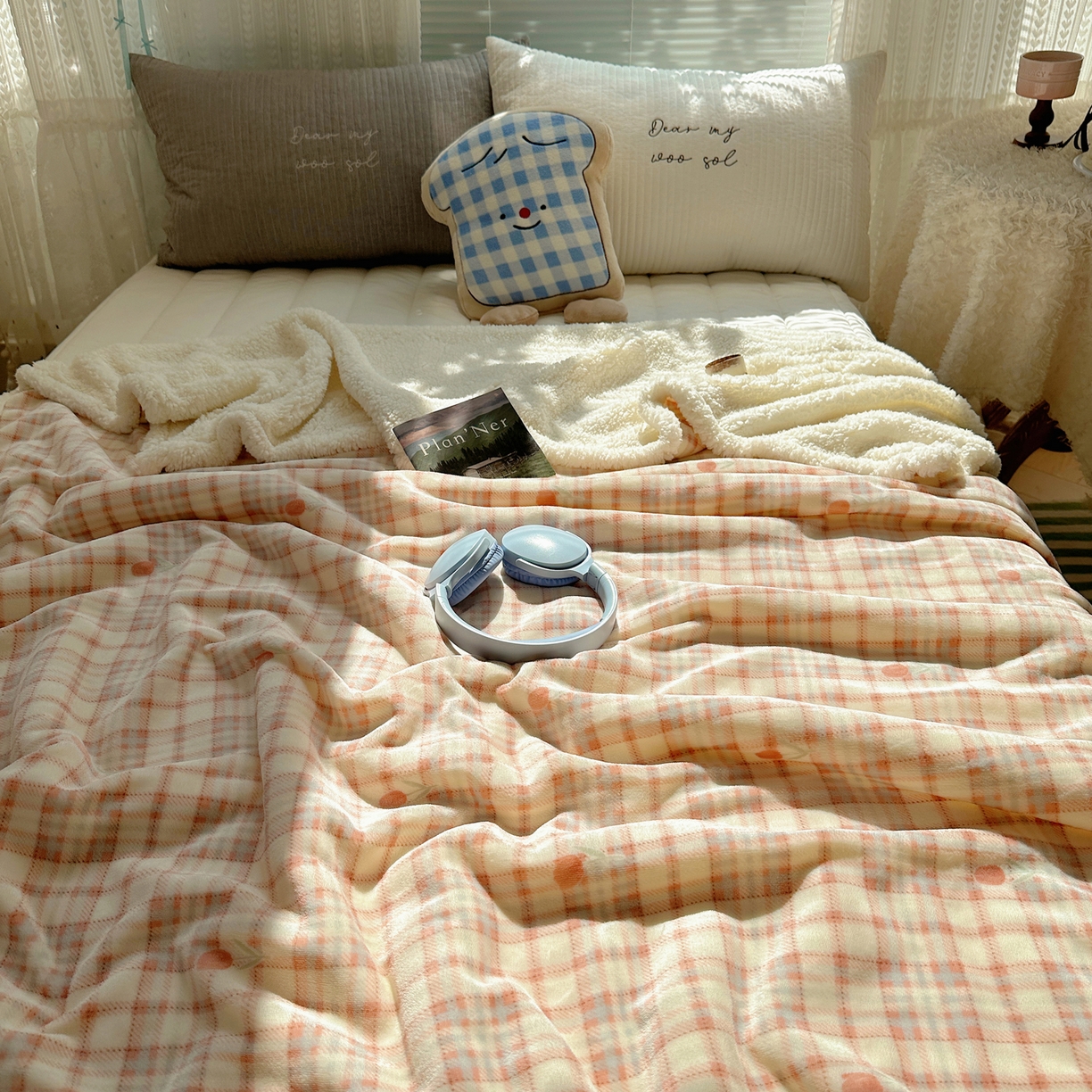 91家纺网 家纺一手货源 找家纺 萝莉家纺 2025新款小清新多功能牛奶绒羊羔绒毛毯毯子午睡毯 茉本玉