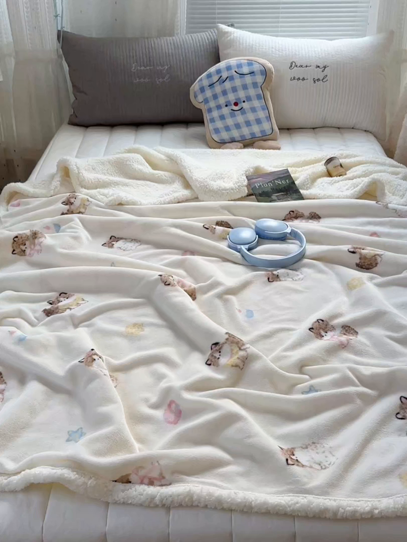 91家纺网 家纺一手货源 找家纺 萝莉家纺 2025新款小清新多功能牛奶绒羊羔绒毛毯毯子午睡毯 软萌猫黄