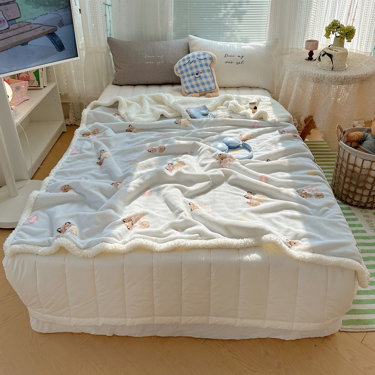 91家纺网 家纺一手货源 找家纺 萝莉家纺 2025新款小清新多功能牛奶绒羊羔绒毛毯毯子午睡毯 软萌猫蓝