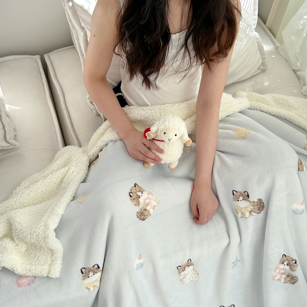 91家纺网 家纺一手货源 找家纺 萝莉家纺 2025新款小清新多功能牛奶绒羊羔绒毛毯毯子午睡毯 软萌猫蓝