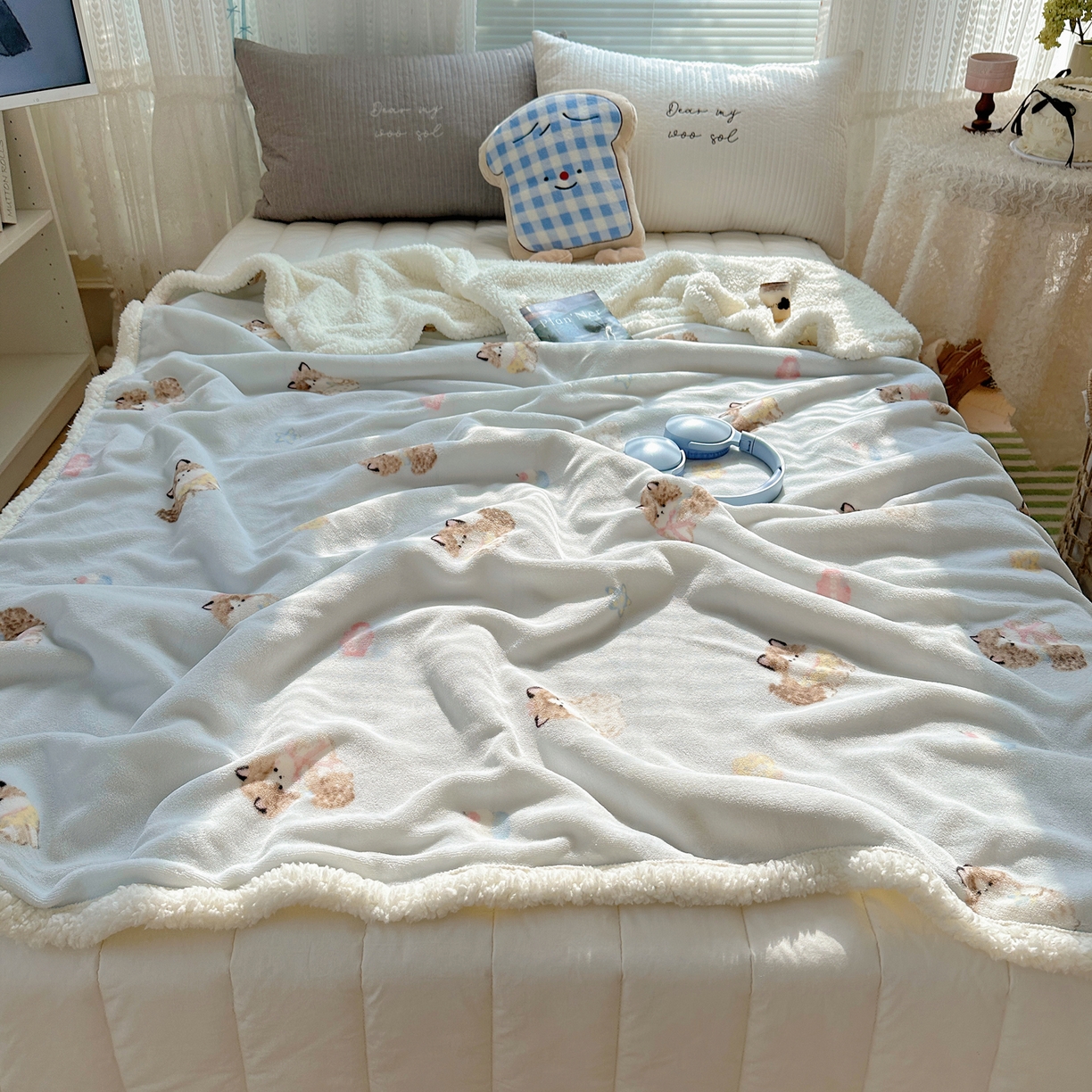 91家纺网 家纺一手货源 找家纺 萝莉家纺 2025新款小清新多功能牛奶绒羊羔绒毛毯毯子午睡毯 软萌猫蓝