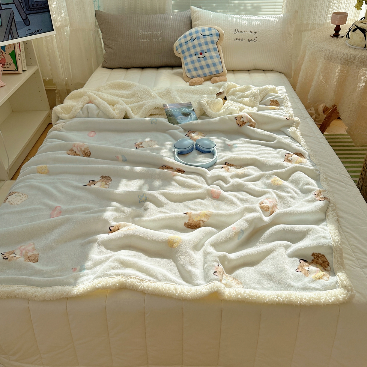 91家纺网 家纺一手货源 找家纺 萝莉家纺 2025新款小清新多功能牛奶绒羊羔绒毛毯毯子午睡毯 软萌猫蓝