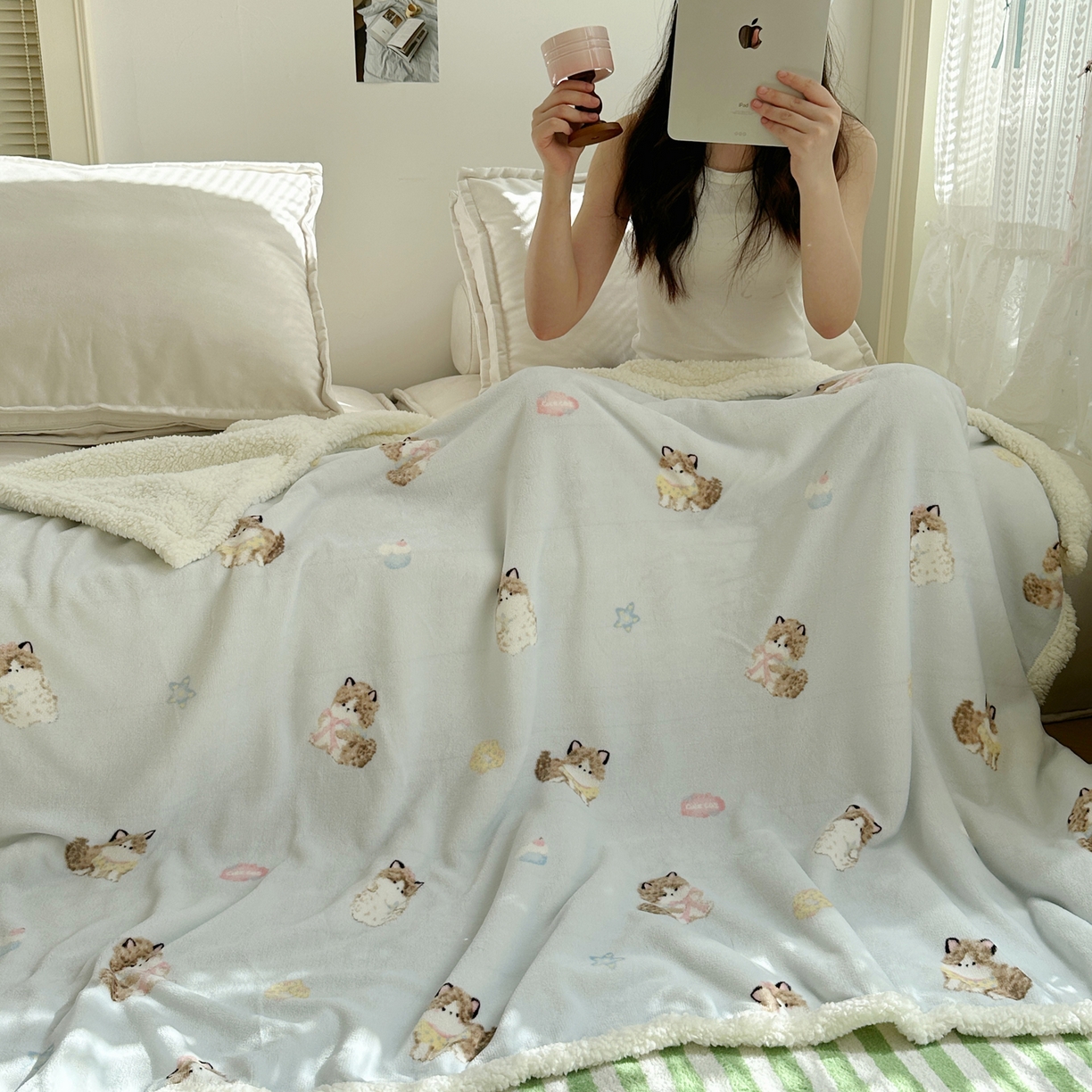 91家纺网 家纺一手货源 找家纺 萝莉家纺 2025新款小清新多功能牛奶绒羊羔绒毛毯毯子午睡毯 软萌猫蓝