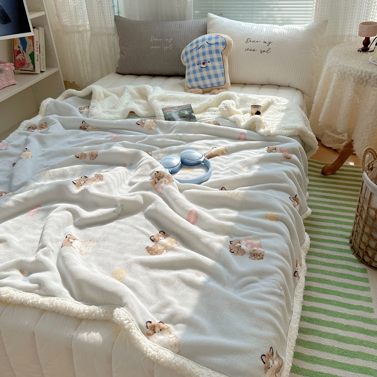 91家纺网 家纺一手货源 找家纺 萝莉家纺 2025新款小清新多功能牛奶绒羊羔绒毛毯毯子午睡毯 软萌猫蓝