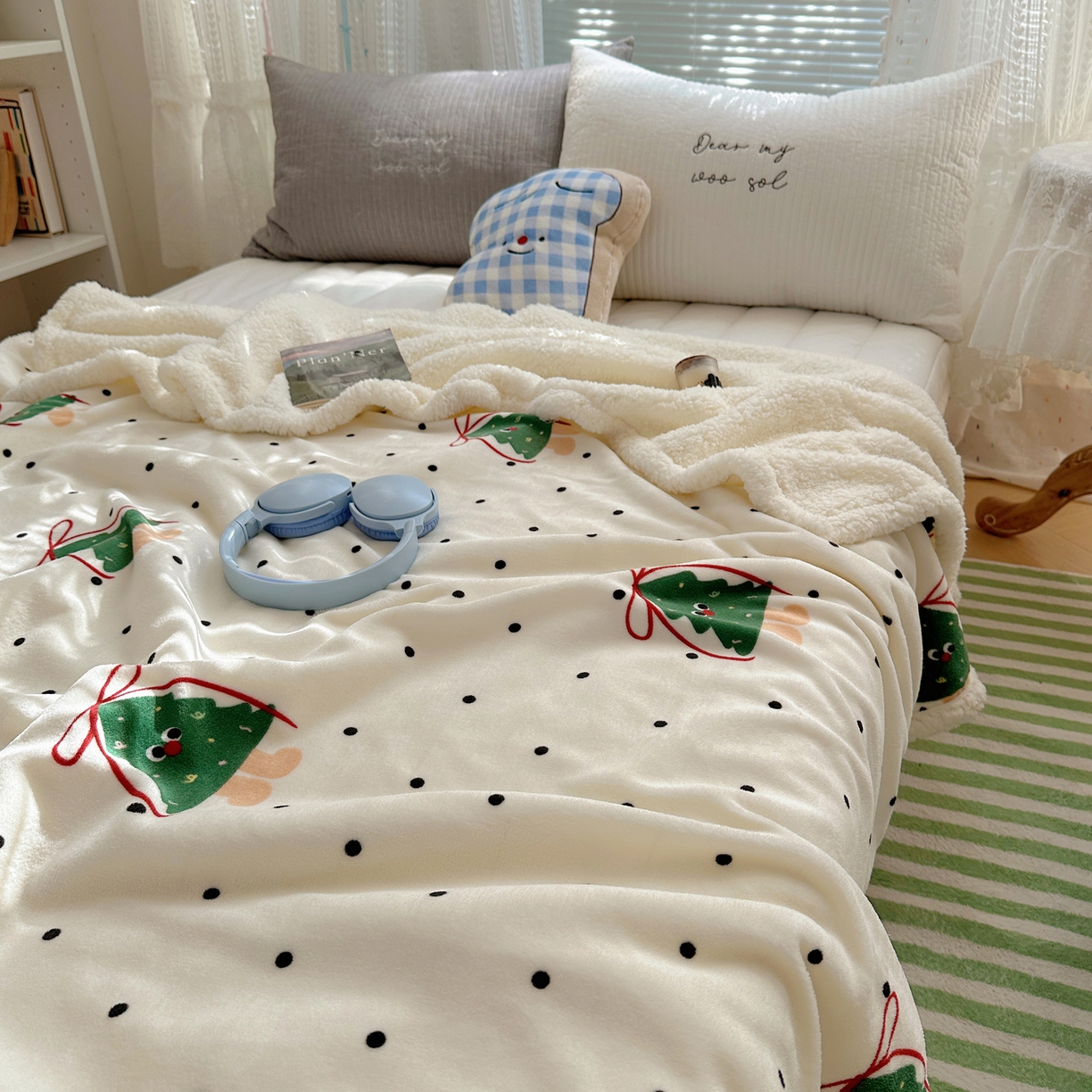 91家纺网 家纺一手货源 找家纺 萝莉家纺 2025新款小清新多功能牛奶绒羊羔绒毛毯毯子午睡毯 圣诞树