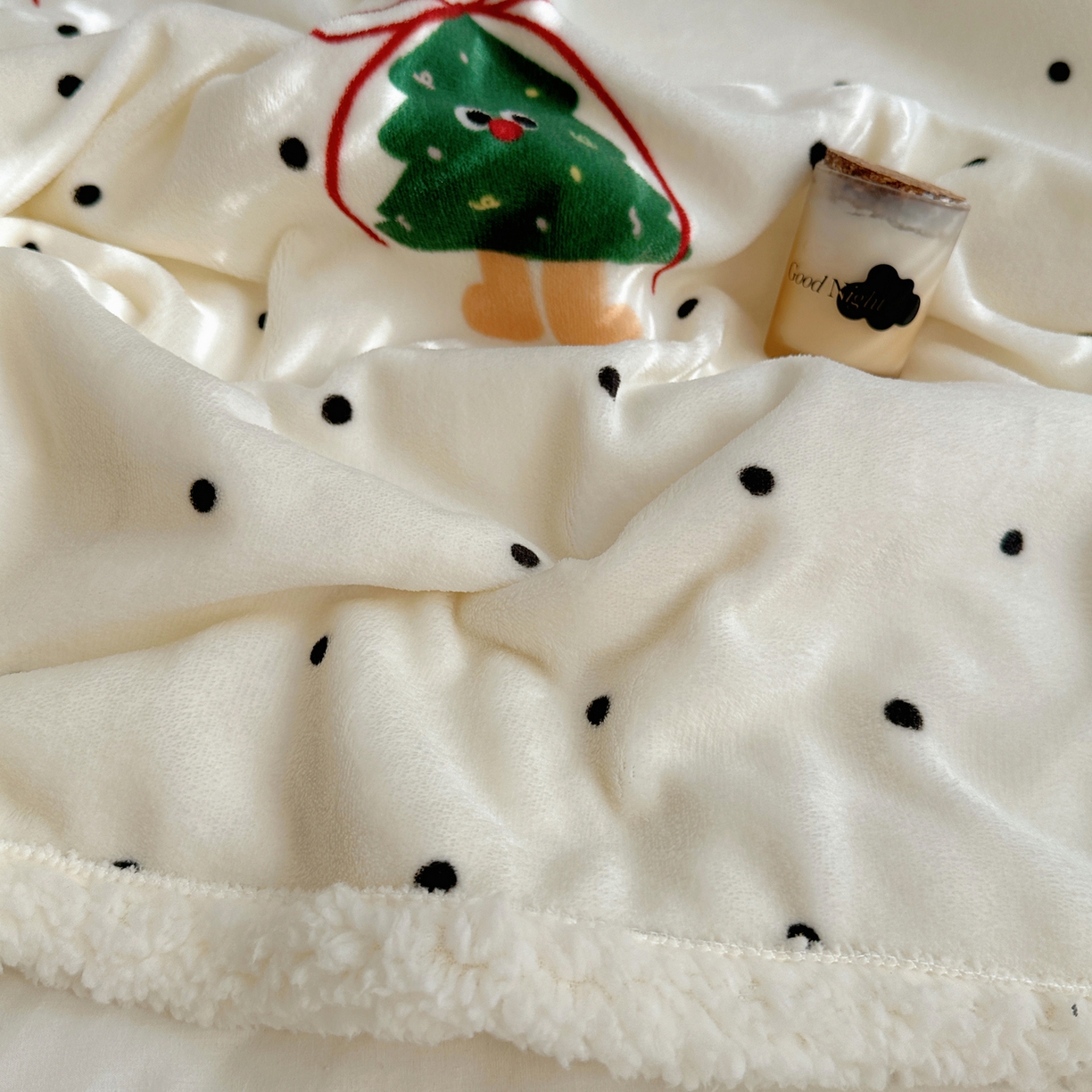 91家纺网 家纺一手货源 找家纺 萝莉家纺 2025新款小清新多功能牛奶绒羊羔绒毛毯毯子午睡毯 圣诞树