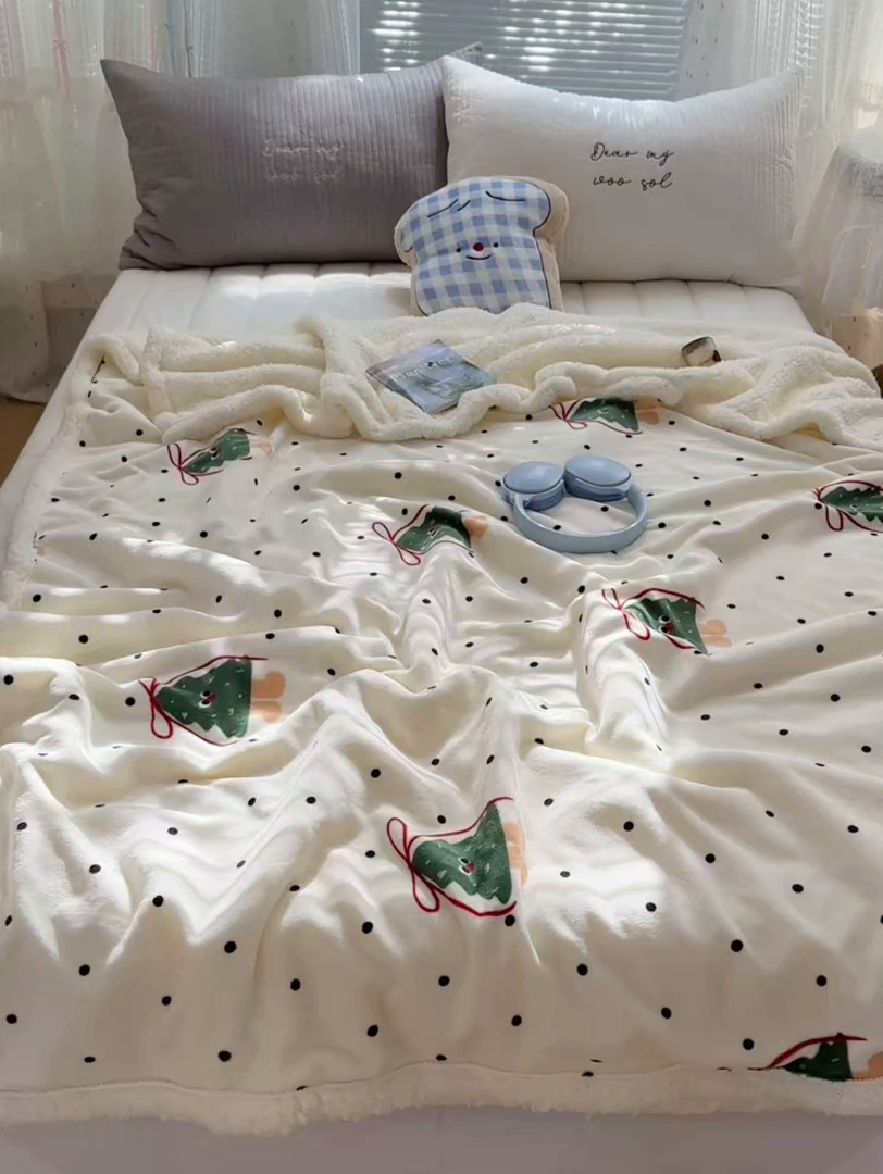 91家纺网 家纺一手货源 找家纺 萝莉家纺 2025新款小清新多功能牛奶绒羊羔绒毛毯毯子午睡毯 圣诞树