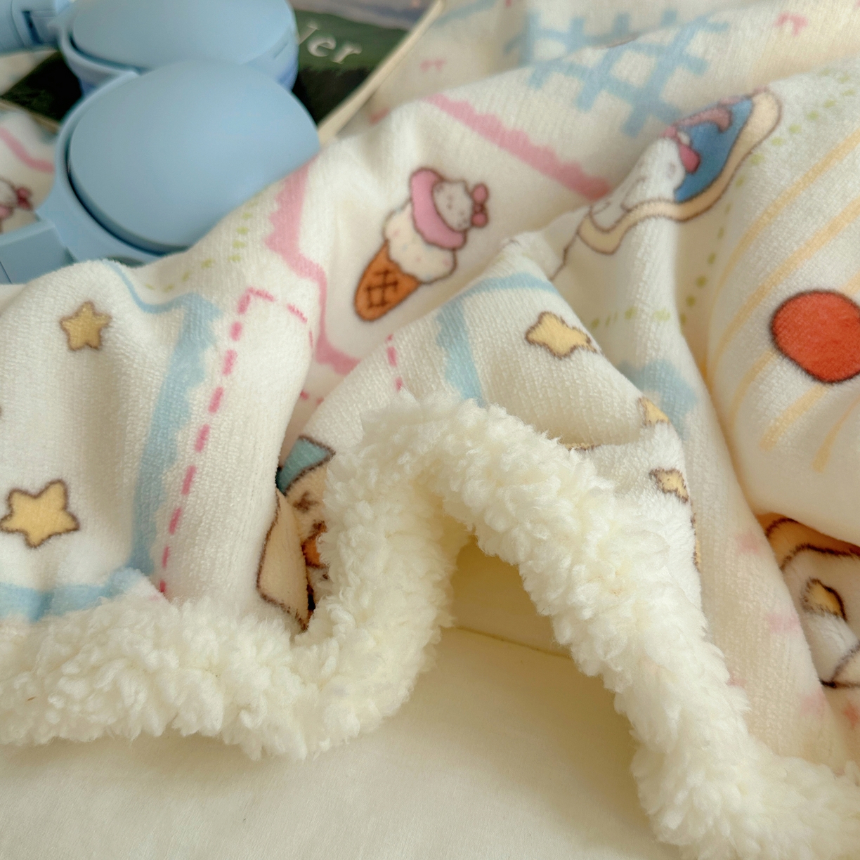 91家纺网 家纺一手货源 找家纺 萝莉家纺 2025新款小清新多功能牛奶绒羊羔绒毛毯毯子午睡毯 甜品屋