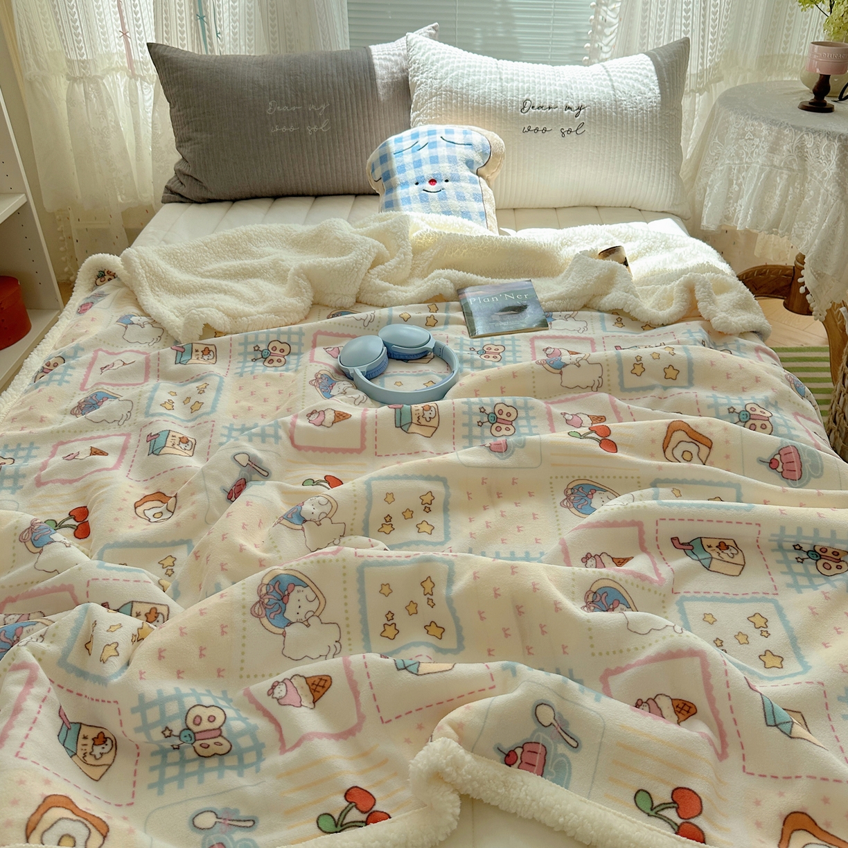 91家纺网 家纺一手货源 找家纺 萝莉家纺 2025新款小清新多功能牛奶绒羊羔绒毛毯毯子午睡毯 甜品屋