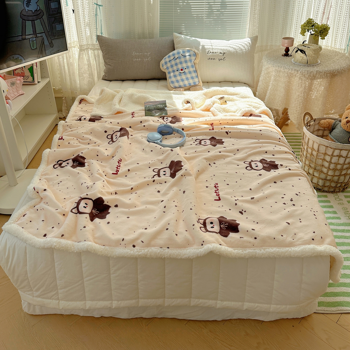 91家纺网 家纺一手货源 找家纺 萝莉家纺 2025新款小清新多功能牛奶绒羊羔绒毛毯毯子午睡毯 兔兔