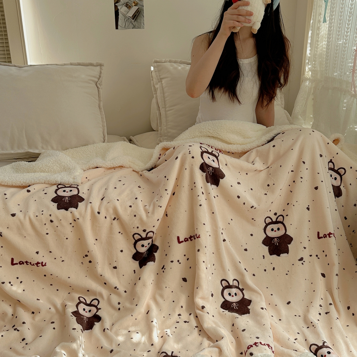 91家纺网 家纺一手货源 找家纺 萝莉家纺 2025新款小清新多功能牛奶绒羊羔绒毛毯毯子午睡毯 兔兔