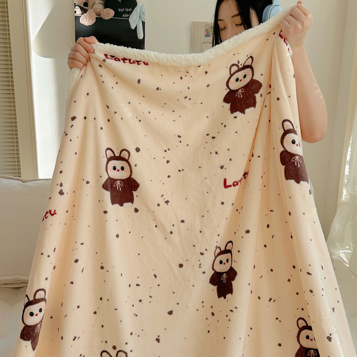 91家纺网 家纺一手货源 找家纺 萝莉家纺 2025新款小清新多功能牛奶绒羊羔绒毛毯毯子午睡毯 兔兔