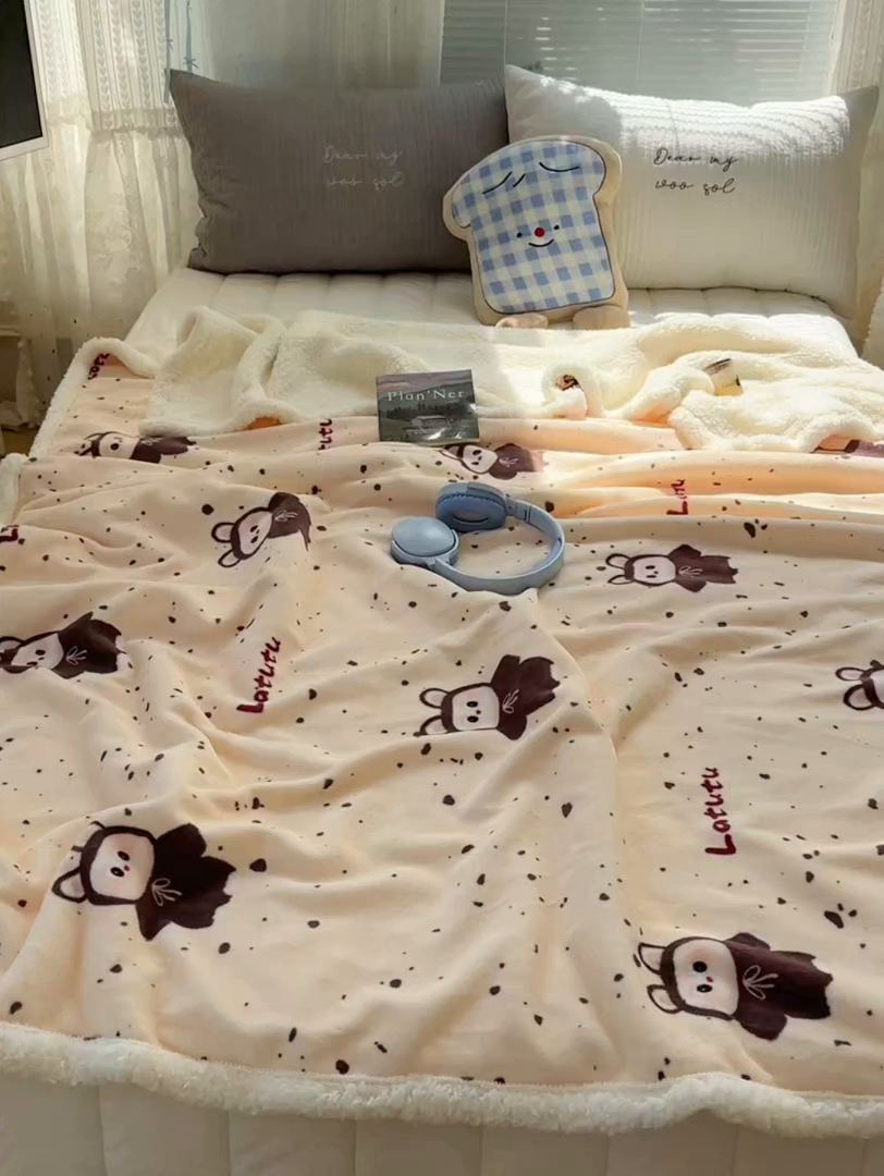91家纺网 家纺一手货源 找家纺 萝莉家纺 2025新款小清新多功能牛奶绒羊羔绒毛毯毯子午睡毯 兔兔