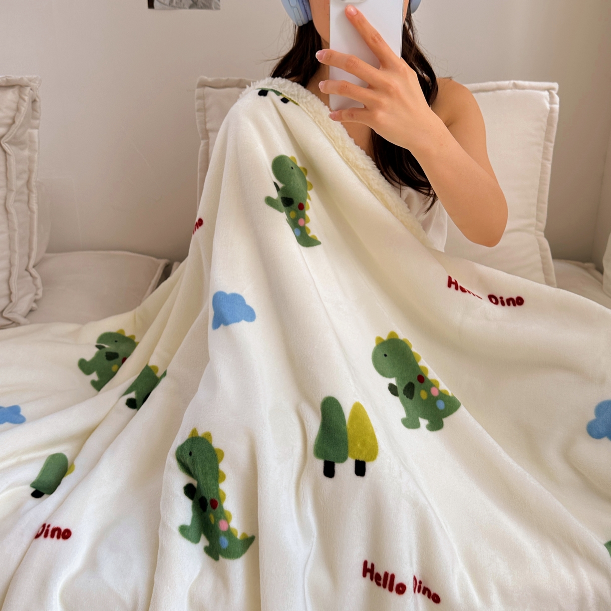 91家纺网 家纺一手货源 找家纺 萝莉家纺 2025新款小清新多功能牛奶绒羊羔绒毛毯毯子午睡毯 小恐龙