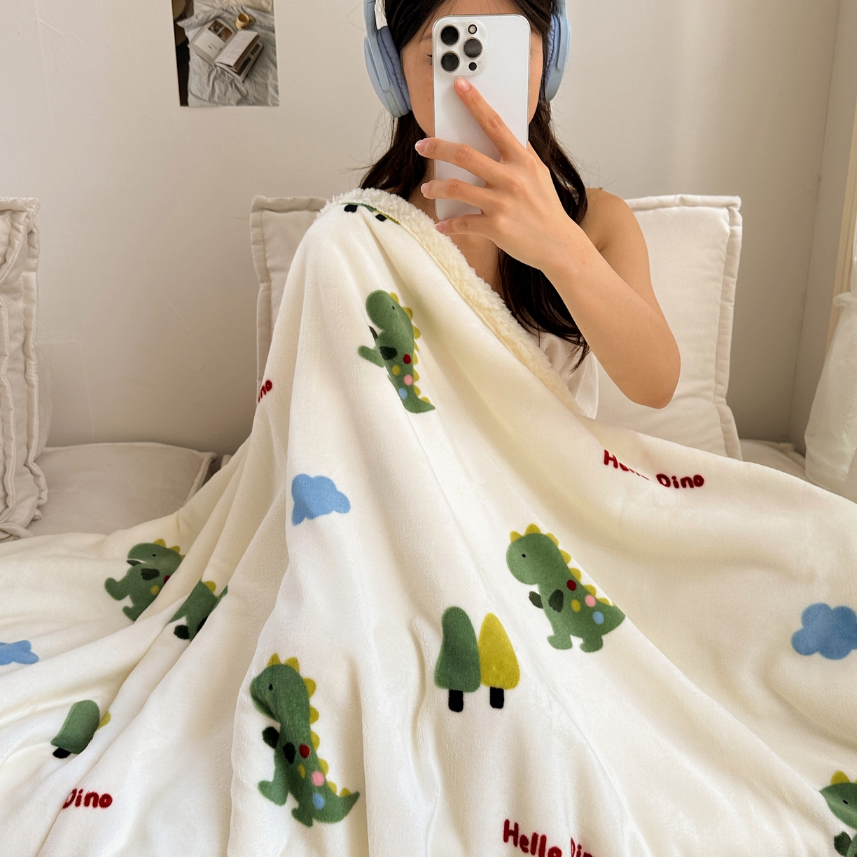 91家纺网 家纺一手货源 找家纺 萝莉家纺 2025新款小清新多功能牛奶绒羊羔绒毛毯毯子午睡毯 小恐龙