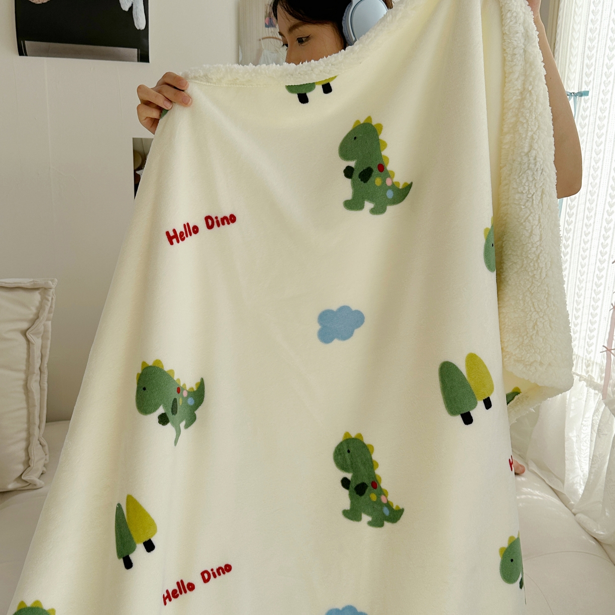 91家纺网 家纺一手货源 找家纺 萝莉家纺 2025新款小清新多功能牛奶绒羊羔绒毛毯毯子午睡毯 小恐龙