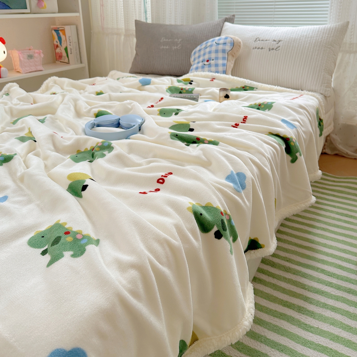 91家纺网 家纺一手货源 找家纺 萝莉家纺 2025新款小清新多功能牛奶绒羊羔绒毛毯毯子午睡毯 小恐龙