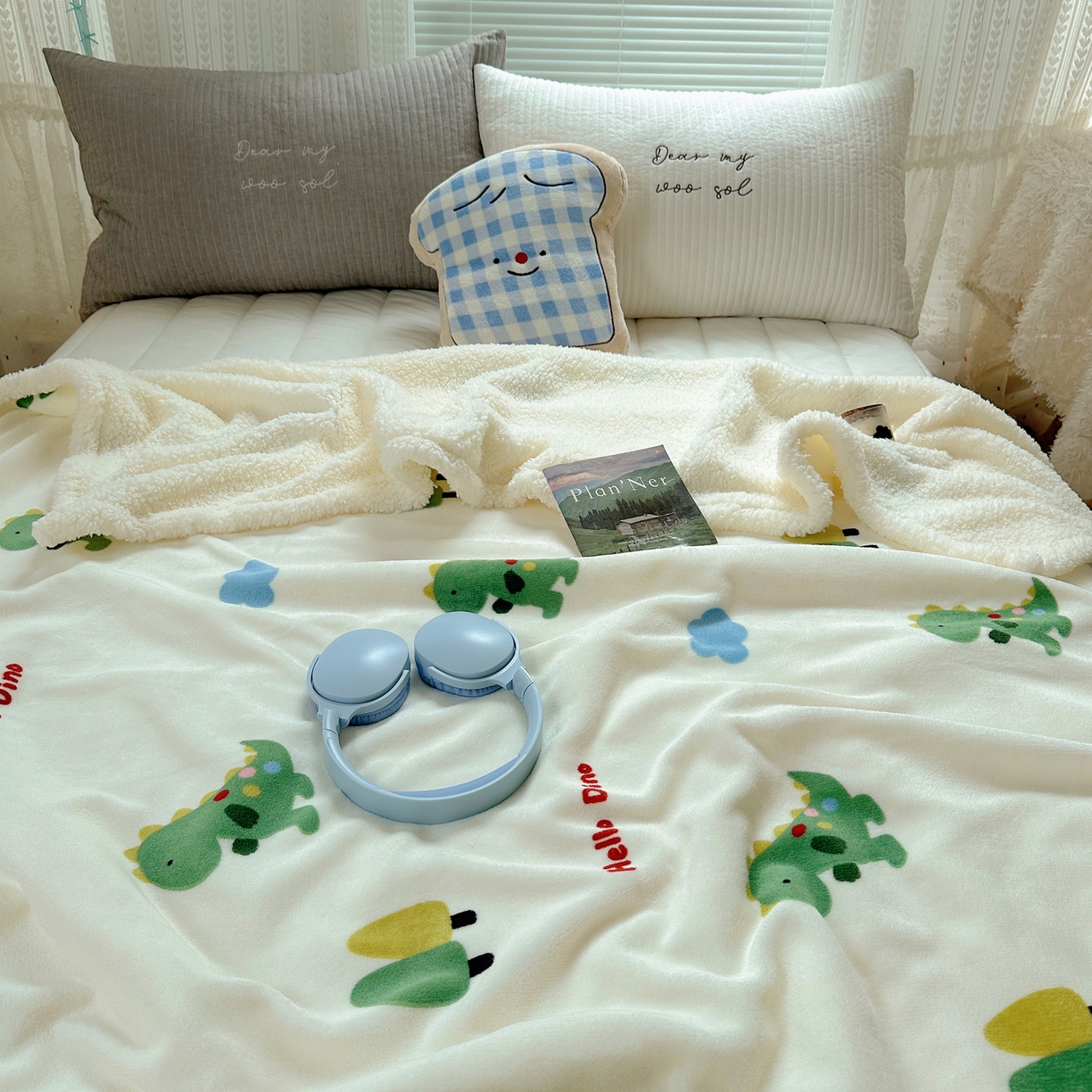 91家纺网 家纺一手货源 找家纺 萝莉家纺 2025新款小清新多功能牛奶绒羊羔绒毛毯毯子午睡毯 小恐龙