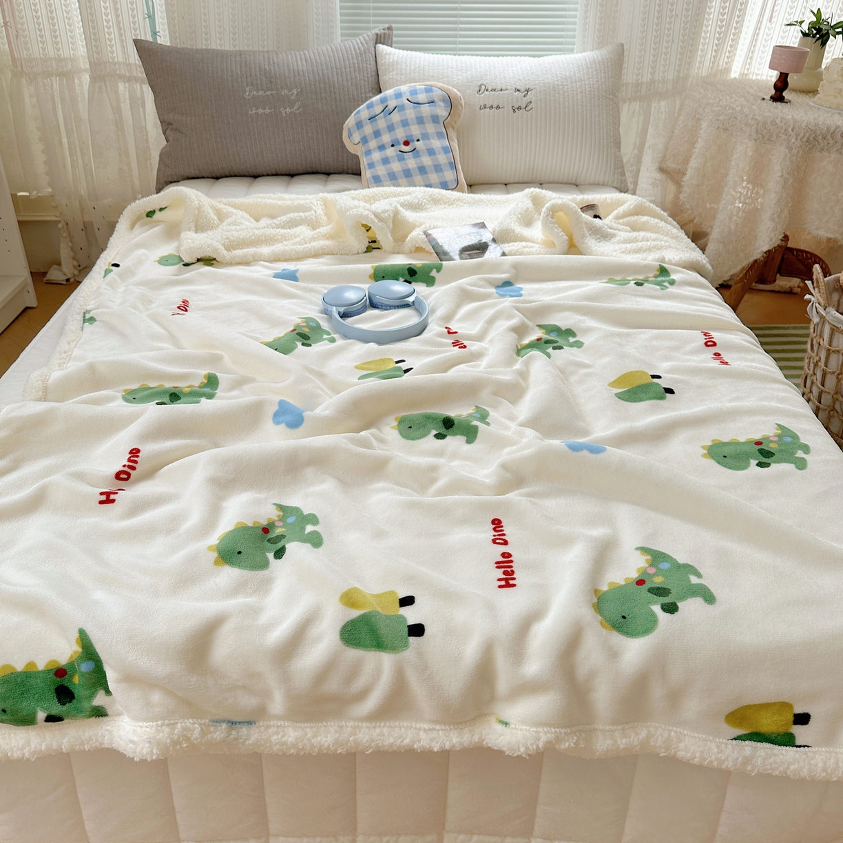 91家纺网 家纺一手货源 找家纺 萝莉家纺 2025新款小清新多功能牛奶绒羊羔绒毛毯毯子午睡毯 小恐龙