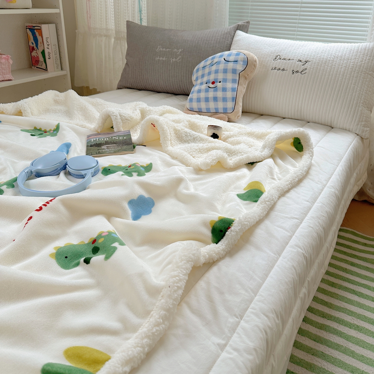 91家纺网 家纺一手货源 找家纺 萝莉家纺 2025新款小清新多功能牛奶绒羊羔绒毛毯毯子午睡毯 小恐龙