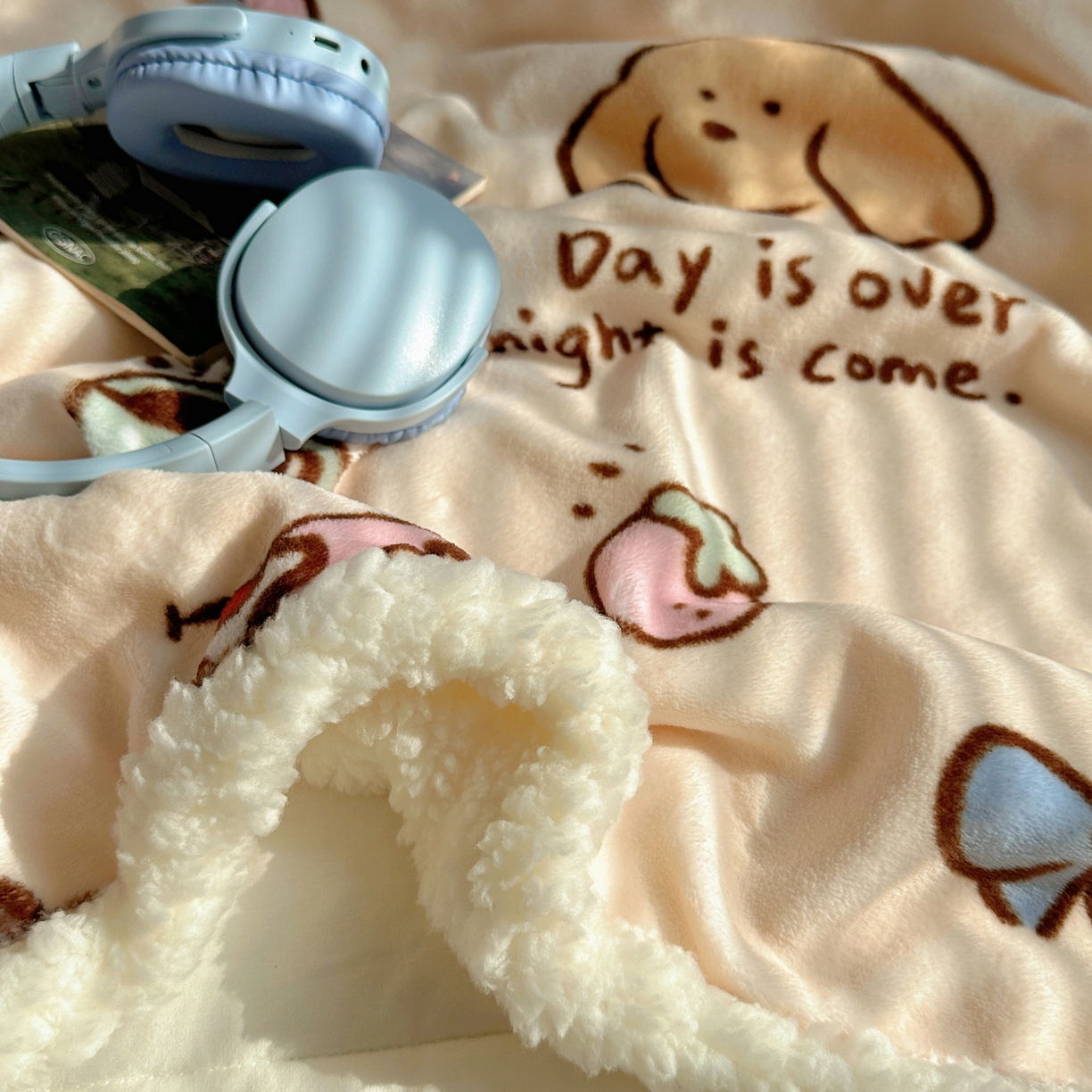 91家纺网 家纺一手货源 找家纺 萝莉家纺 2025新款小清新多功能牛奶绒羊羔绒毛毯毯子午睡毯 元气满满