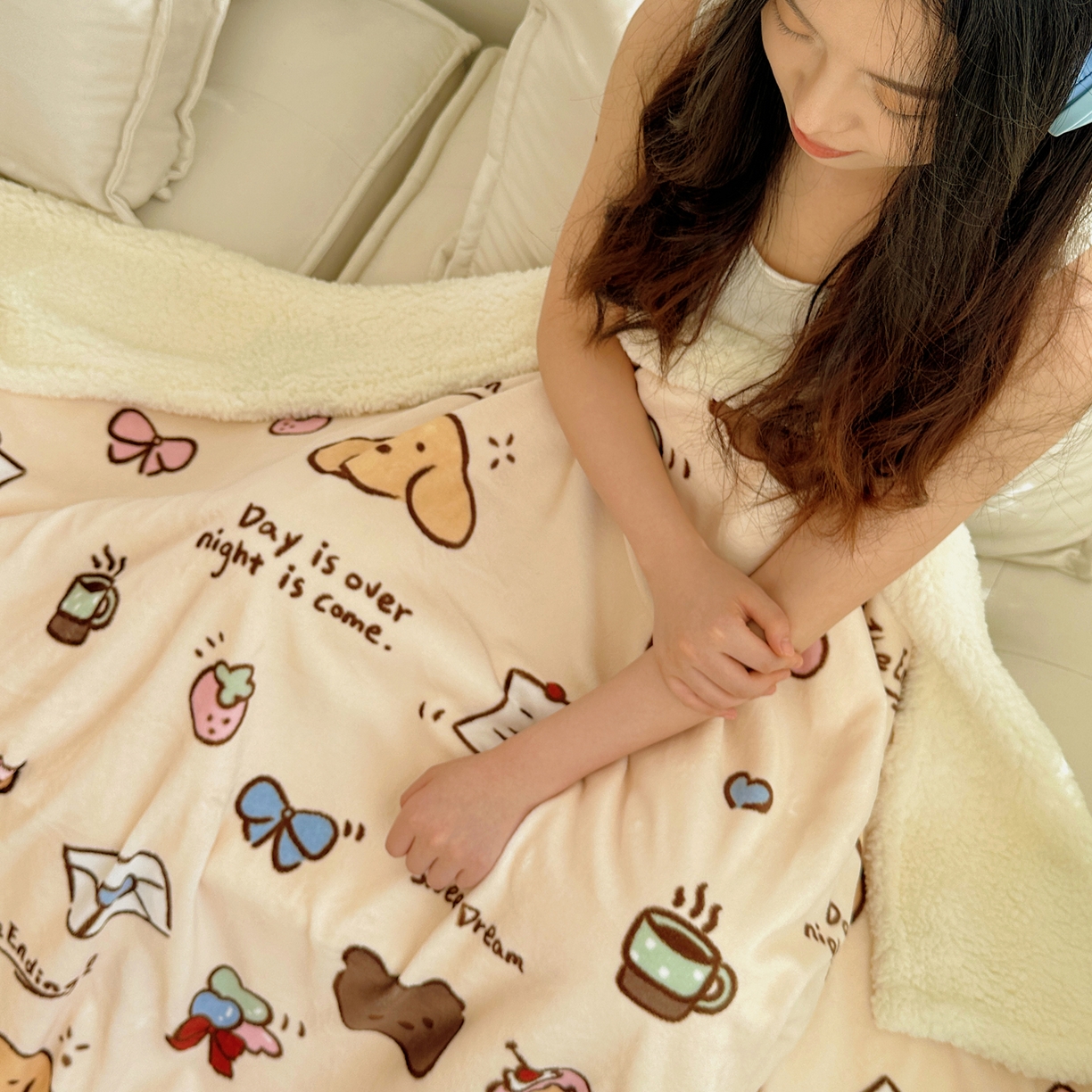 91家纺网 家纺一手货源 找家纺 萝莉家纺 2025新款小清新多功能牛奶绒羊羔绒毛毯毯子午睡毯 元气满满