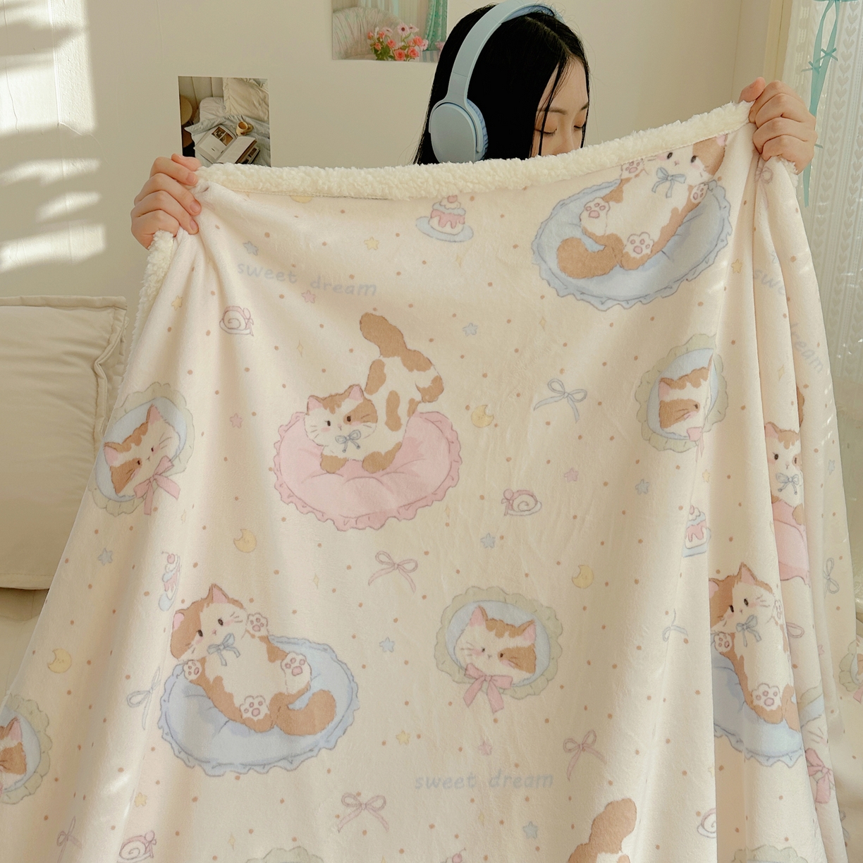 91家纺网 家纺一手货源 找家纺 萝莉家纺 2025新款小清新多功能牛奶绒羊羔绒毛毯毯子午睡毯 做个好梦