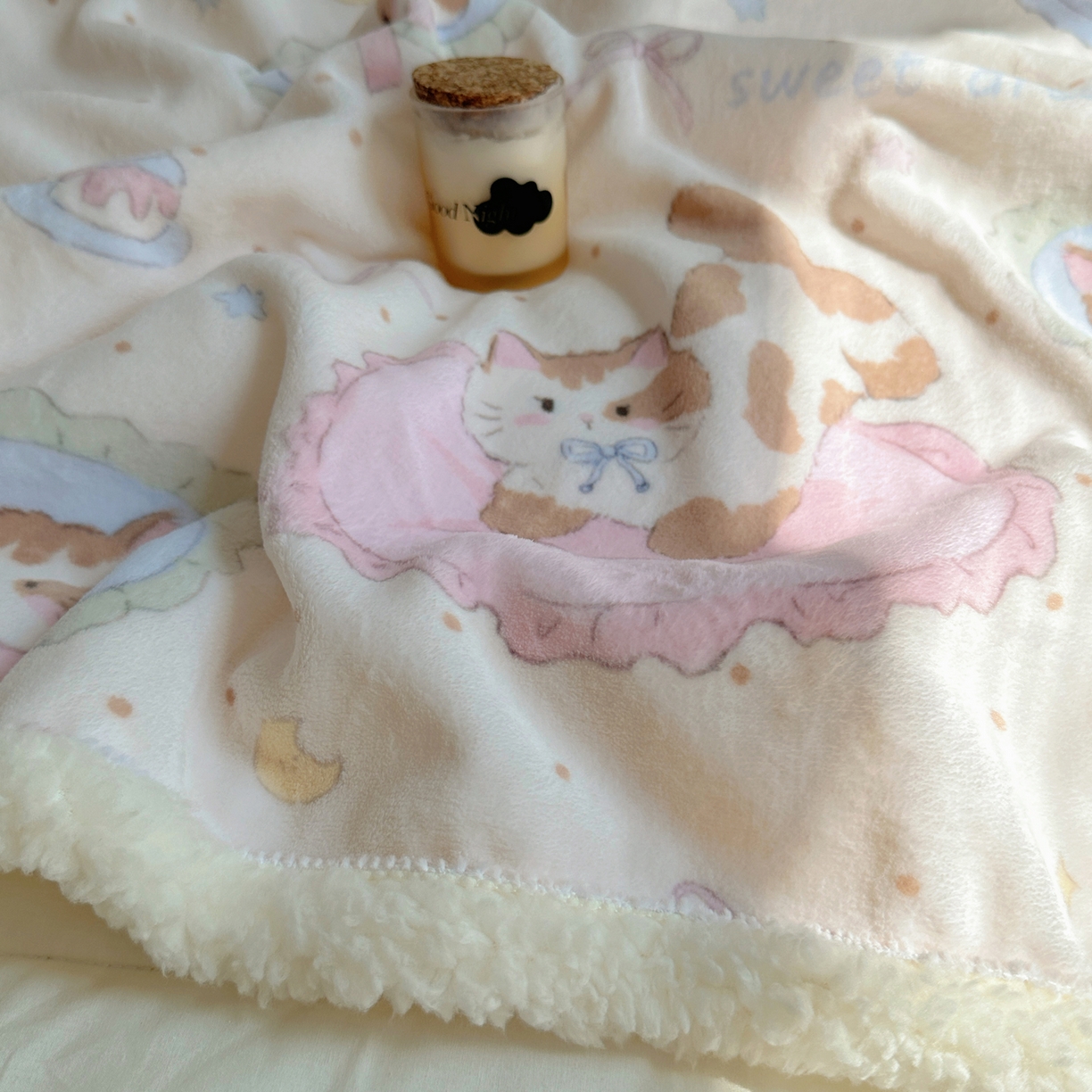 91家纺网 家纺一手货源 找家纺 萝莉家纺 2025新款小清新多功能牛奶绒羊羔绒毛毯毯子午睡毯 做个好梦