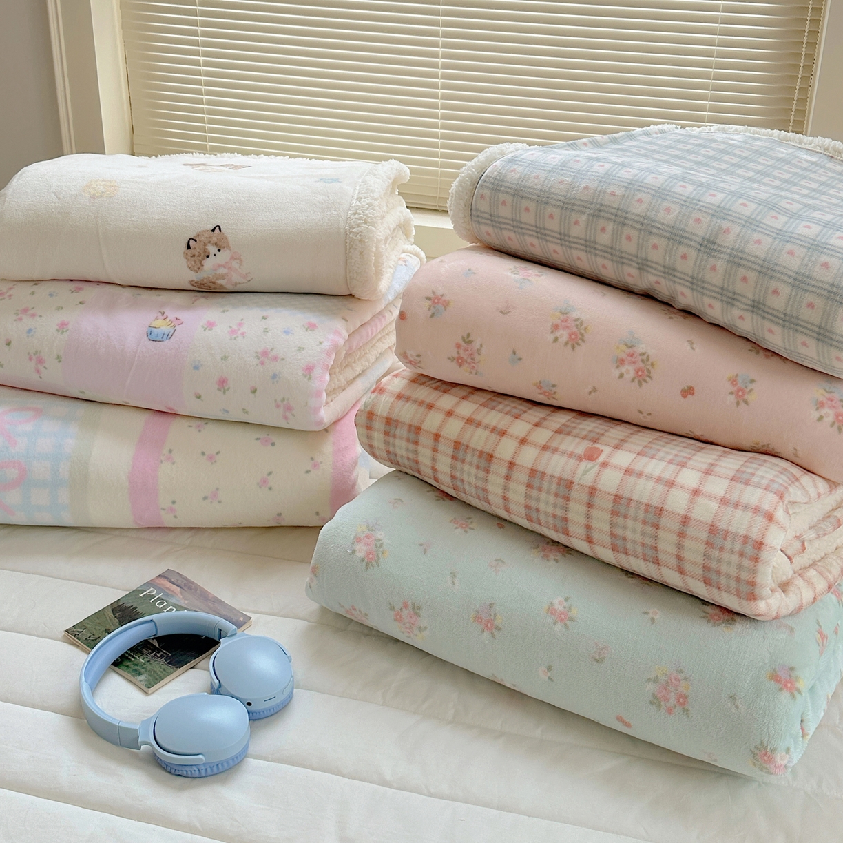 91家纺网 家纺一手货源 找家纺 萝莉家纺 2025新款小清新多功能牛奶绒羊羔绒毛毯毯子午睡毯 组合图仅供展示不可下单