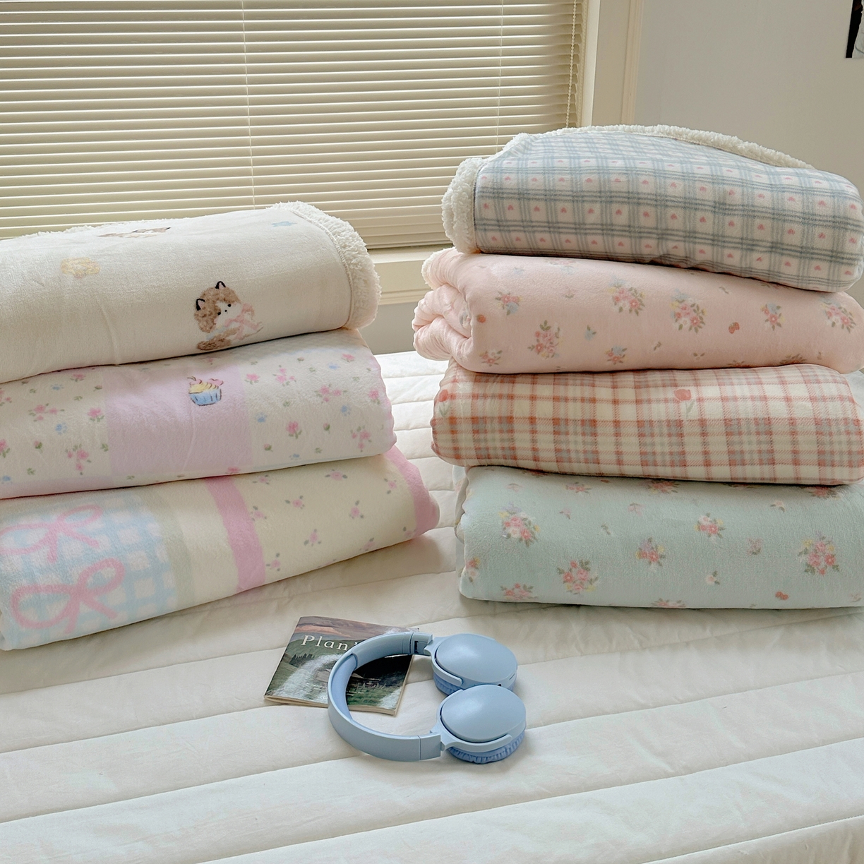 91家纺网 家纺一手货源 找家纺 萝莉家纺 2025新款小清新多功能牛奶绒羊羔绒毛毯毯子午睡毯 组合图仅供展示不可下单