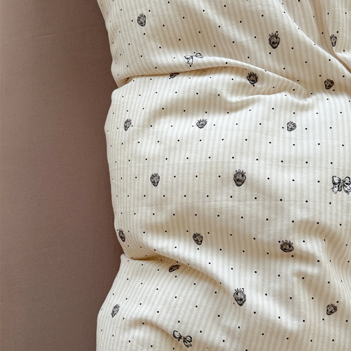 萝莉家纺 2025新款全棉小清新高品质数码印花磨毛四件套 波点草莓