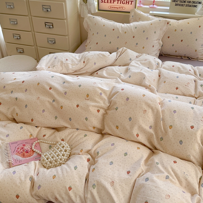 91家纺网 家纺一手货源 找家纺 萝莉家纺 2025新款全棉小清新高品质数码印花磨毛四件套 多彩草莓