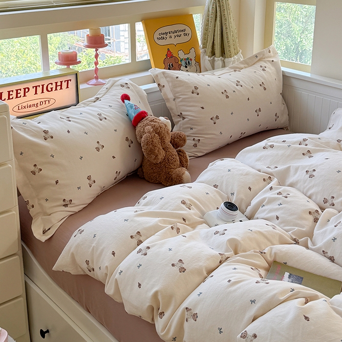 91家纺网 家纺一手货源 找家纺 萝莉家纺 2025新款全棉小清新高品质数码印花磨毛四件套 熊熊日记