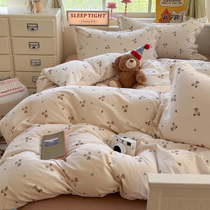 91家纺网 家纺一手货源 找家纺 萝莉家纺 2025新款全棉小清新高品质数码印花磨毛四件套 熊熊日记