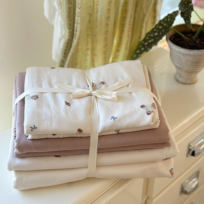 91家纺网 家纺一手货源 找家纺 萝莉家纺 2025新款全棉小清新高品质数码印花磨毛四件套 熊熊日记