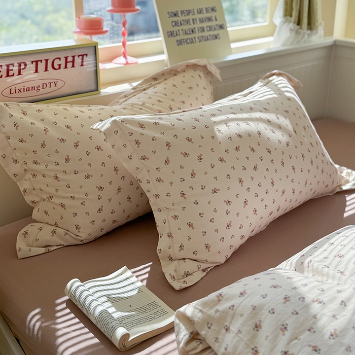 91家纺网 家纺一手货源 找家纺 萝莉家纺 2025新款全棉小清新高品质数码印花磨毛四件套 樱桃多多