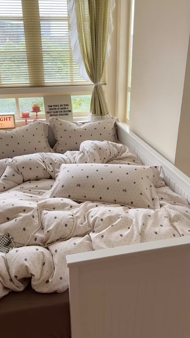 91家纺网 家纺一手货源 找家纺 萝莉家纺 2025新款全棉小清新高品质数码印花磨毛四件套 波点草莓