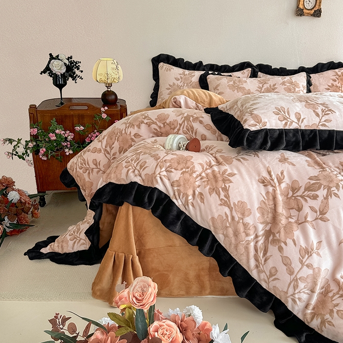 91家纺网 家纺一手货源 找家纺 亿品2025新款直播爆款韩版赫本风高克重牛奶绒四件套床裙款 8.5斤（有买家秀加v） 花影