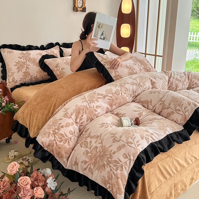 91家纺网 家纺一手货源 找家纺 亿品2025新款直播爆款韩版赫本风高克重牛奶绒四件套床裙款 8.5斤（有买家秀加v） 花影