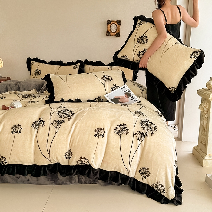 91家纺网 家纺一手货源 找家纺 亿品2025新款直播爆款韩版赫本风高克重牛奶绒四件套床裙款 8.5斤（有买家秀加v） 春风十里