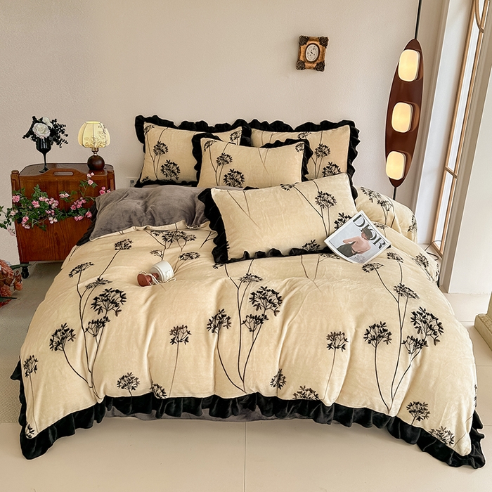 91家纺网 家纺一手货源 找家纺 亿品2025新款直播爆款韩版赫本风高克重牛奶绒四件套床裙款 8.5斤（有买家秀加v） 春风十里