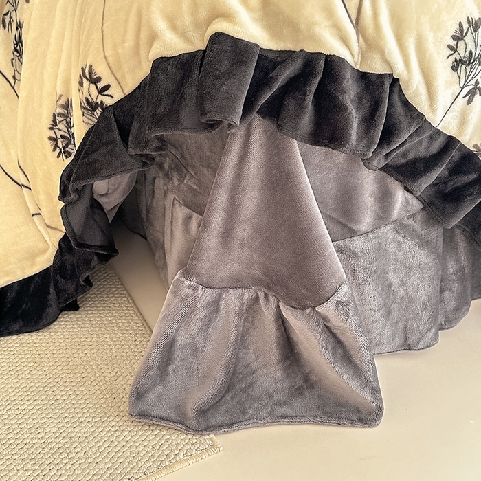 91家纺网 家纺一手货源 找家纺 亿品2025新款直播爆款韩版赫本风高克重牛奶绒四件套床裙款 8.5斤（有买家秀加v） 春风十里