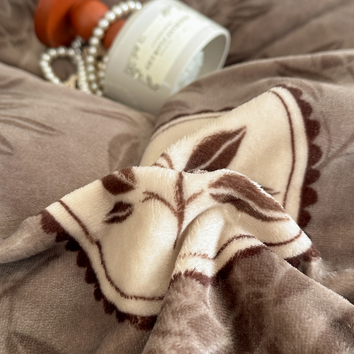 91家纺网 家纺一手货源 找家纺 亿品2025新款直播爆款韩版赫本风高克重牛奶绒四件套床裙款 8.5斤（有买家秀加v） 暗香疏影