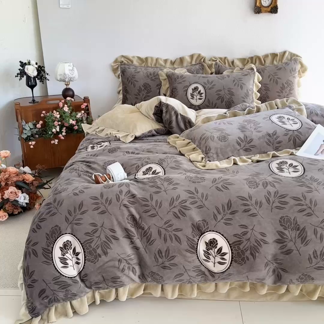 91家纺网 家纺一手货源 找家纺 亿品2025新款直播爆款韩版赫本风高克重牛奶绒四件套床裙款 8.5斤（有买家秀加v） 暗香疏影